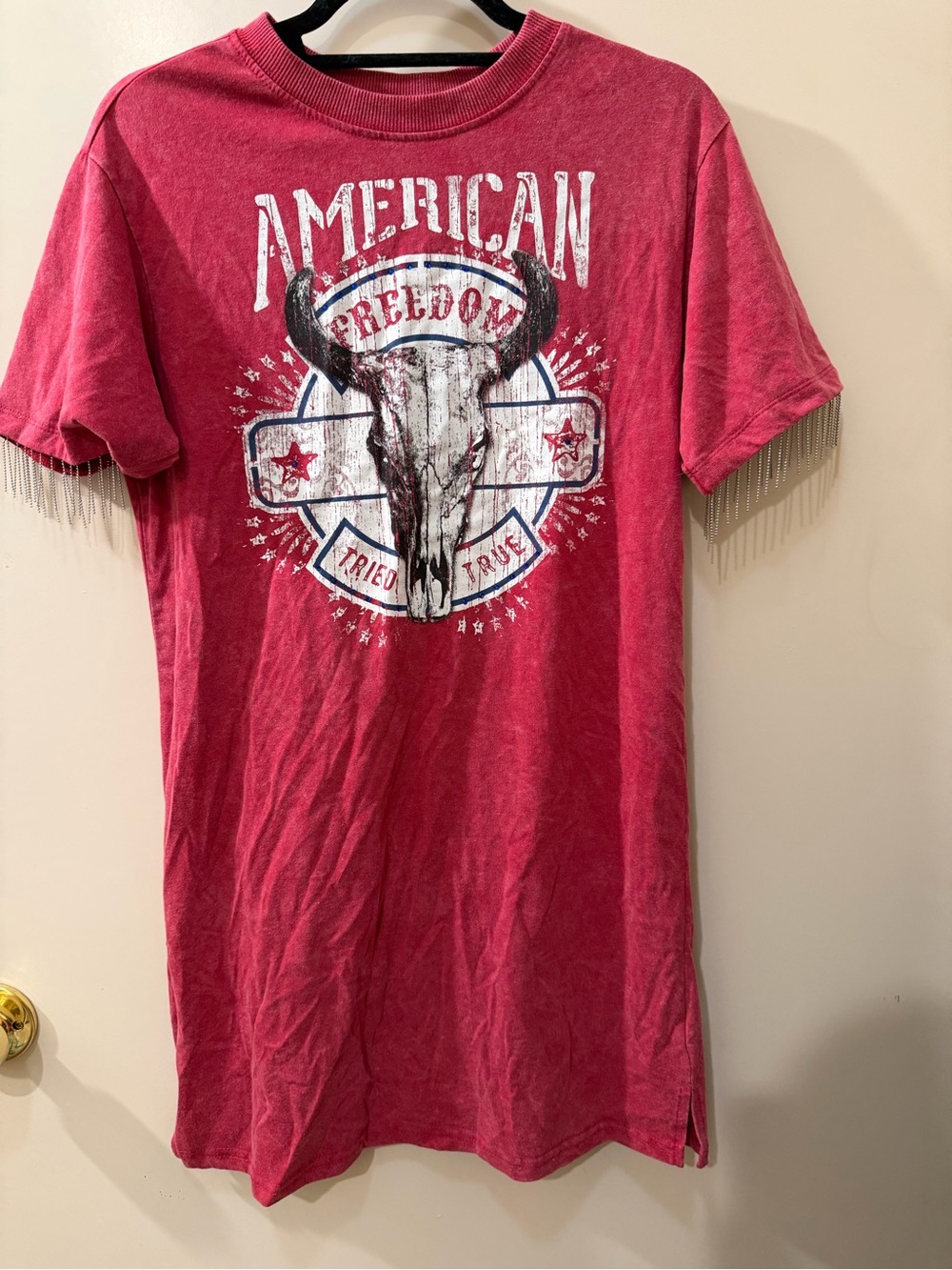 Mimi Chica Vintage-Style Red Graphic Short Sleeve Tee